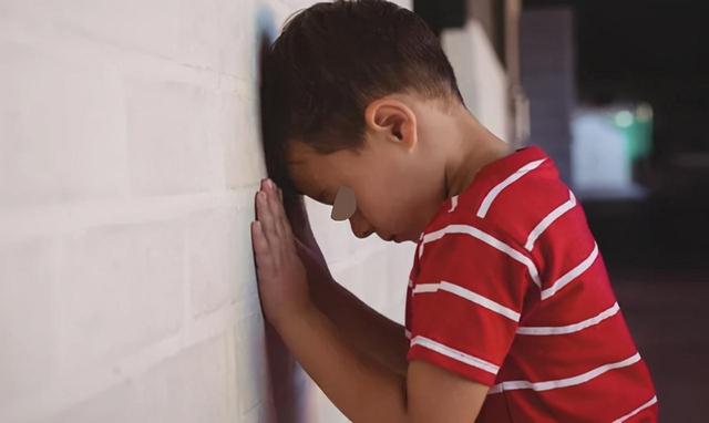 孩子有这四种表现，说明在慢慢变得自卑，家长要及时引导