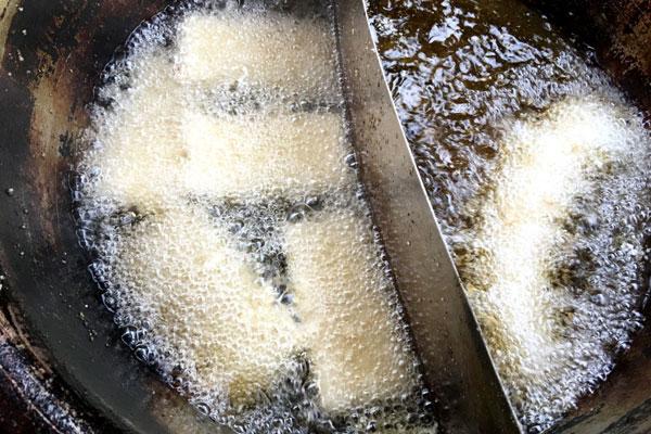 老人常说“一勺猪油顶五副药”，有道理吗？经常吃猪油身体如何？