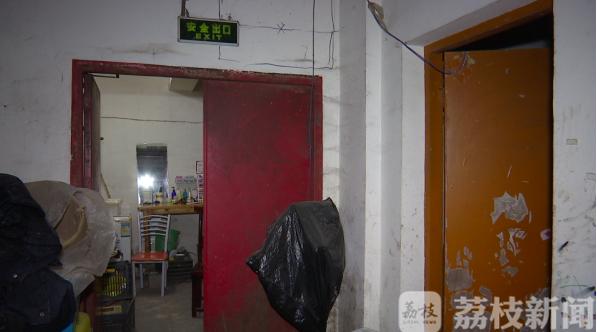 汇金九龙商业街:这个地下车库好“万能”：仓储、住人、还开了洗浴中心