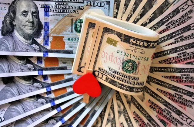 美元地位能维持多久？进博会的开展，为何能推动人民币的国际化？