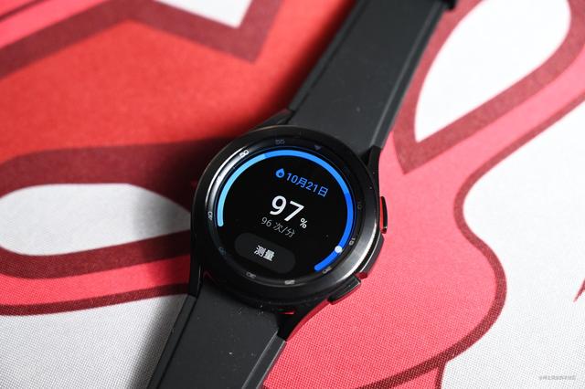 配置出色，后劲不足，Galaxy Watch 4 Classic上手