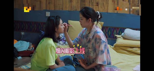 张子枫欧阳娜娜友情:《向往的生活》欧阳娜娜称自己每晚失眠，与张子枫成好姐妹