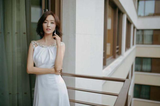 陈思成佟丽娅分手:佟丽娅和陈思诚离婚的原因，杨幂给了启示，赵丽颖给了答案