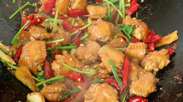 吃鸡肉有什么好处？鸡身上“比较脏”的3个器官，尽量少吃