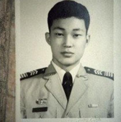 因饰演包青天一夜成名,娶小23岁娇妻,大病一场后,金超群今怎样