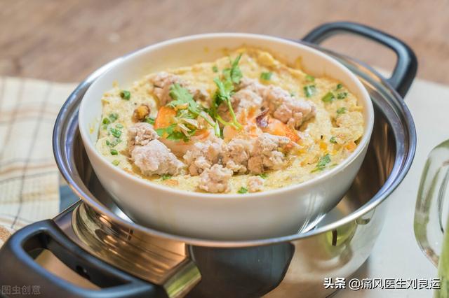 痛风就不能吃肉和鱼？医生教您烹饪技巧巧选食材去除食物嘌呤