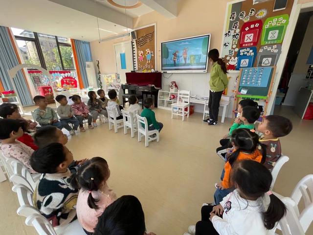 市北幼儿园：感恩马路天使 做文明有礼人