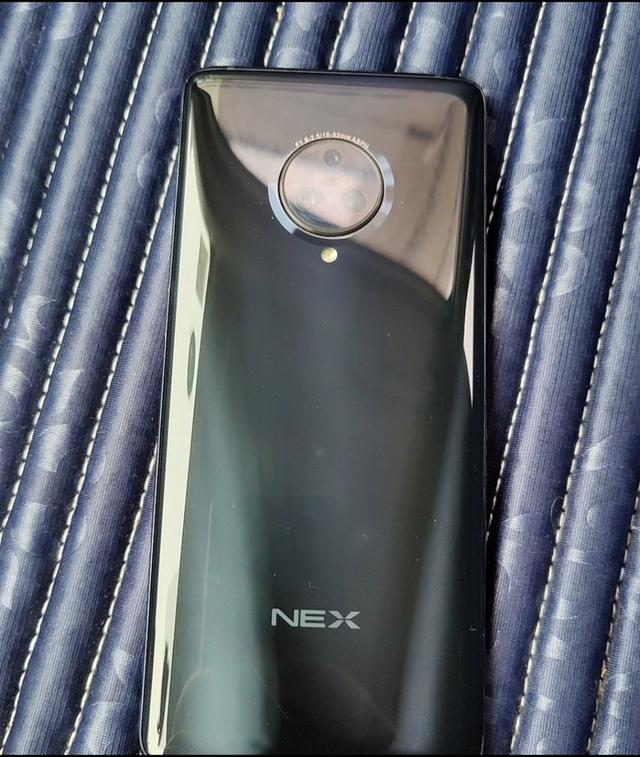 vivo 在线上销量惨淡？在线下发大财的手机？