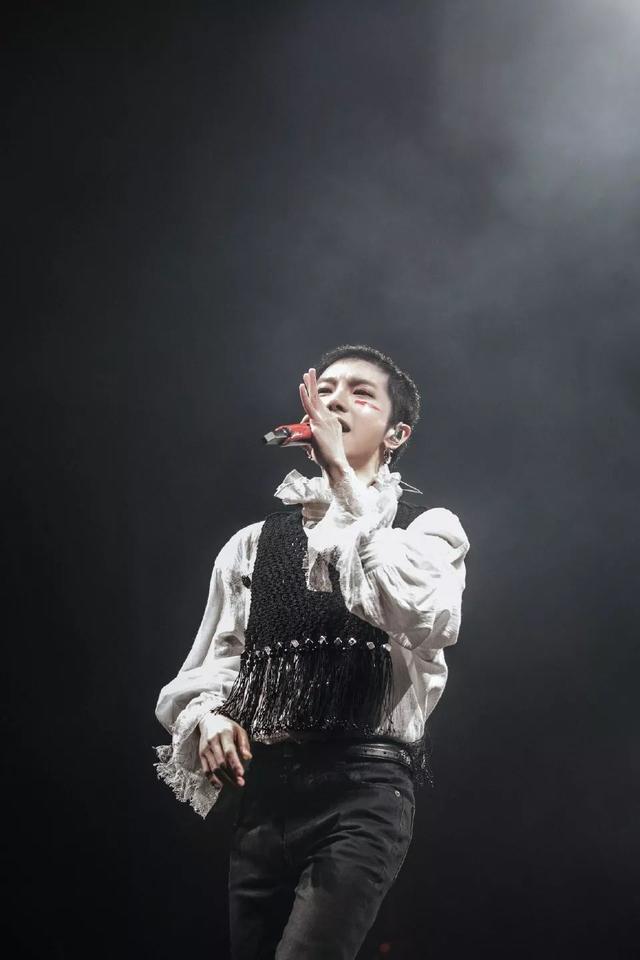 「内幕曝光」华晨宇多少年出道的（华晨宇出道前和出道后对比）