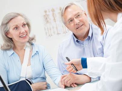 上了年纪的人容易便秘怎么办？注意饮食“3多1少”，或能改善肠胃