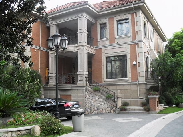 佘山风景区别墅群就是远离了城市喧嚣的上海一大富人区,它位于上海