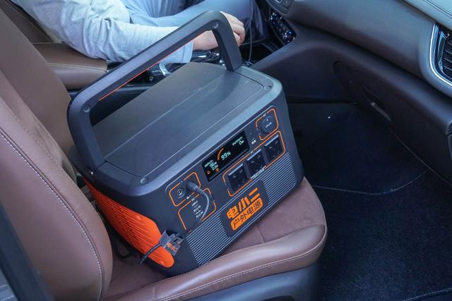 体验电霸级别的产品，让电小二太阳能户外电源2200告诉什么叫硬核