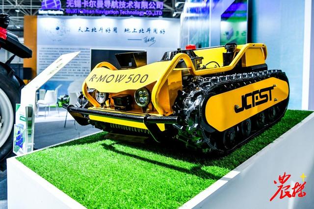 无人拖拉机 无人艇 无人飞机 数字系统，国际农机展上样样有