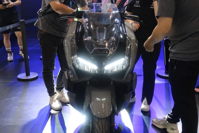 3款高性能电摩来了，极速超过100KM/小时，续航150公里起