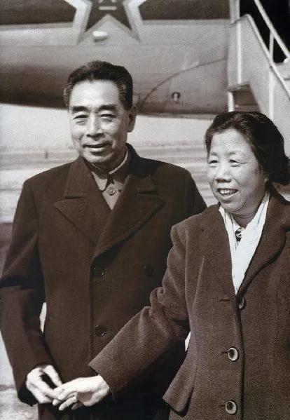 1961年，周保章给周总理夫妇拜年，看到团年饭后，他心里不是滋味