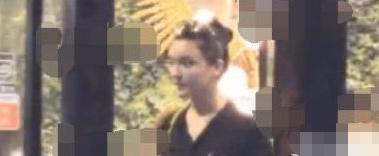 李治廷女友:李治廷与混血女友罕同框，深情对望好甜蜜，女方浓妆艳抹身形曼妙