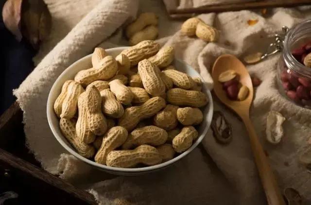 适合糖尿病人吃的5种坚果，每天吃一点点，对血糖好