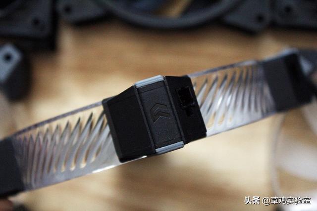 机箱风扇方向正反面（如何查看散热风扇的吹风方向）