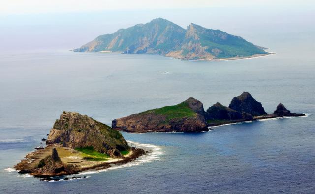 钓鱼岛事件再升级！中国海警船撞击日本炮舰阻登岛，疑有潜艇出没