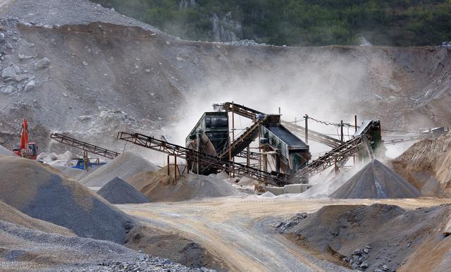 砂石破碎机大型时产1000吨