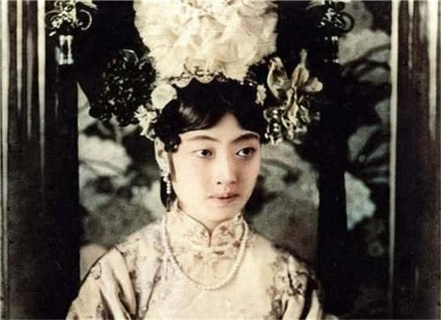 皇帝妃子本应国色天香，为何清朝不是这样，清朝妃子一个比一个丑