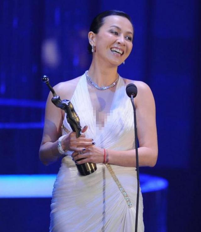 明明“廉颇老矣”，非要“尬演少女”的5大女星，羞不羞？