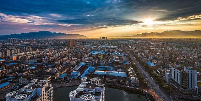 温州富豪项光达，蝉联两年民营钢企第一，力压宝钢一年入账2908亿