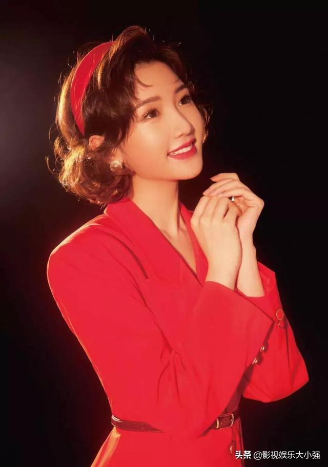 毛晓彤晒乔三丽结婚照，太漂亮了