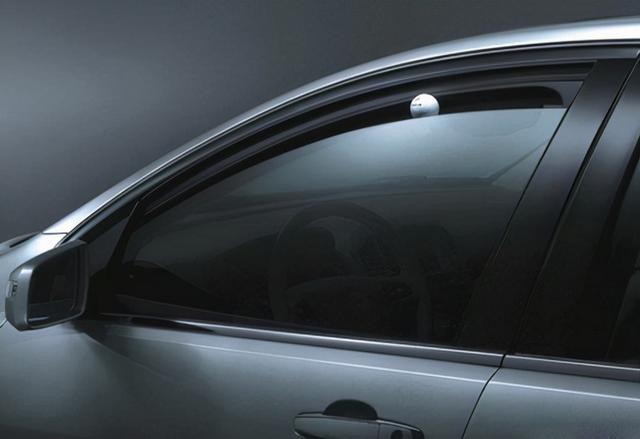 父母忙着打牌，竟将3岁女儿忘在车内致死，当时气温高达30多度