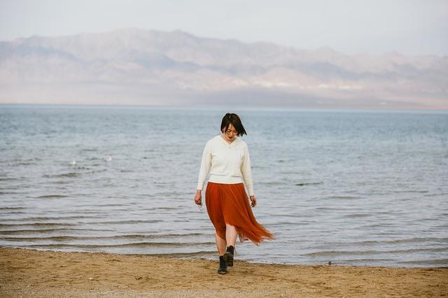 茶卡盐湖青海湖拍照姿势(茶卡盐湖青海湖旅游文案)-锐牛沃德讯息网