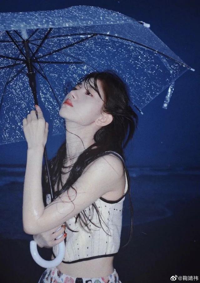 鞠婧祎晒海边湿身写真超美艳！雪肤玉貌太性感撩人- 新闻时间