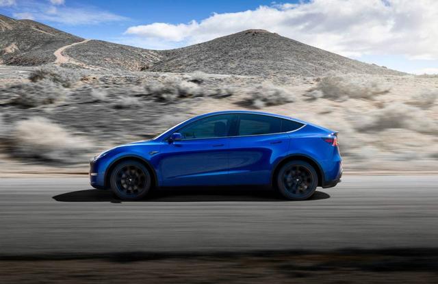 30多万买纯电车，是买特斯拉撑面子还是选择更实用的宝马？