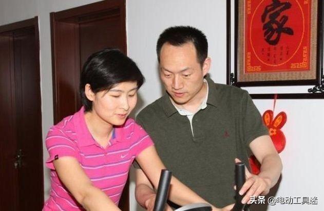 王亚平8年后再出征，5岁女儿送行，打破返回地球禁止生孩子的谣言