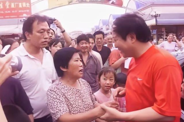 常宝华的徒弟:常宝华的葬礼上，牛群缺席侯耀华带头鼓掌，这对师兄弟有何恩怨？