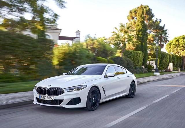 豪华与时尚兼备 21款宝马8系家族上市 96 万起售 今日热点