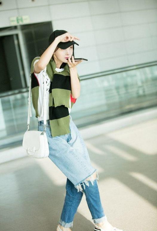 金晨最近生活照金晨牛仔裤写真高清图片