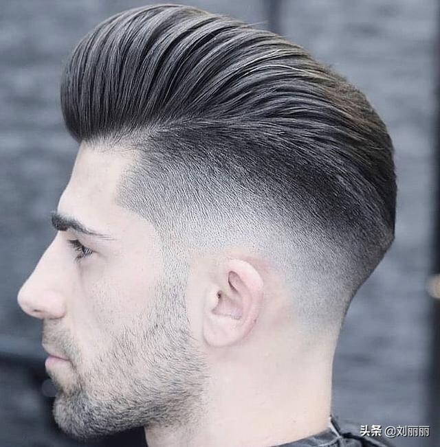 会随着你年龄的增长而改变,即使你年过半百,头发灰白,剪款庞巴度发型