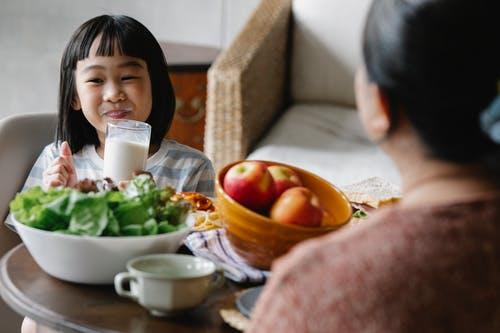 小孩吃不多又挑食怎么办？阿德勒教育法扭转父母3观念