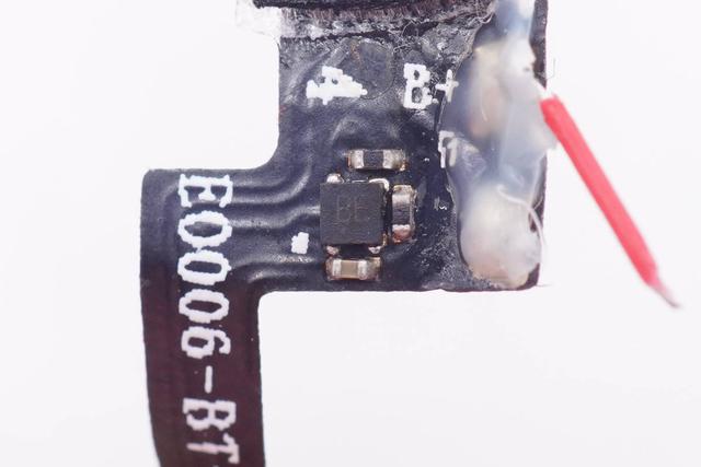 采用高通QCC3040蓝牙主控，omthing首款降噪耳机AirFree2拆解报告