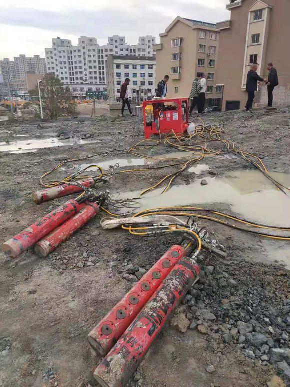 榆次粗碎破碎机厂家_液压岩石破碎机图片