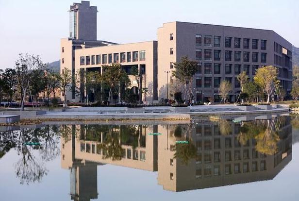 华为校招大学名单有三所双非学校 内部人士：阿里也不会卡他们学历