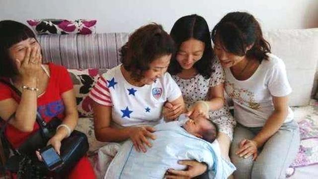 分娩之后能不能立刻“晒娃”？老辈人讲究“瞒生”，背后或有好处