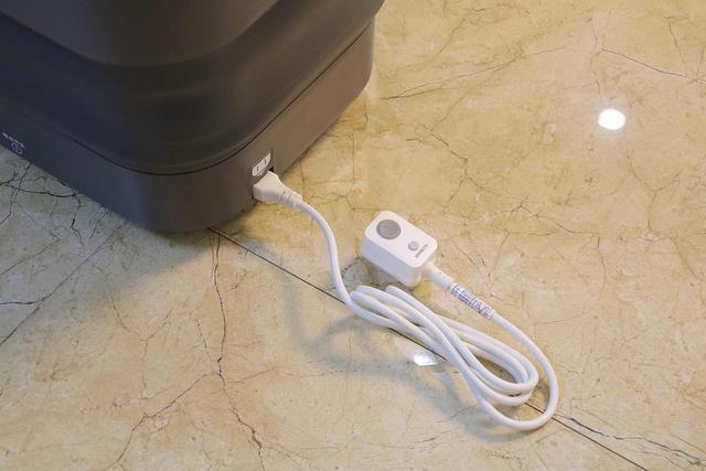 小米有品推出冬天的泡脚神器，自动升降还带多种按摩功能