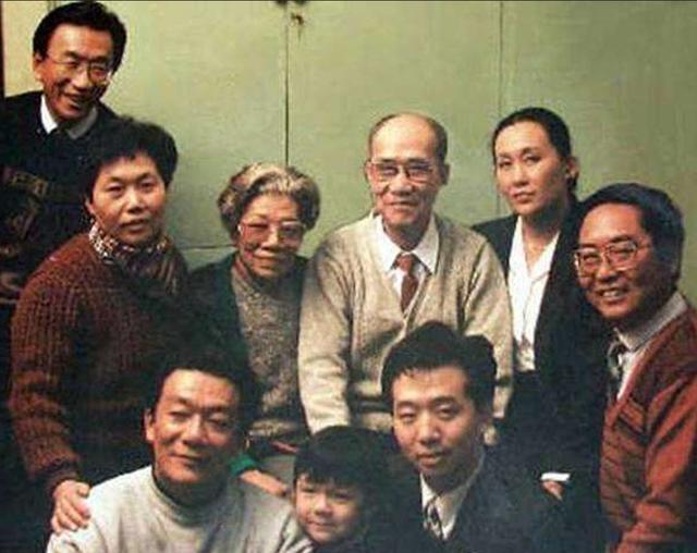 常宝华的徒弟:常宝华的葬礼上，牛群缺席侯耀华带头鼓掌，这对师兄弟有何恩怨？
