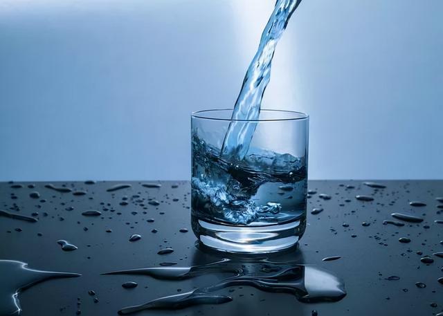 着急喝水，热水和冷水“相掺”，对身体有什么影响？不妨早知晓