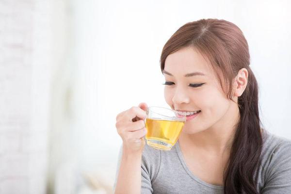 早上喝普洱茶、中午喝绿茶、晚上喝黑茶，哪种茶更适合你？