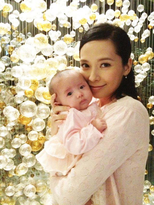 当红女星郭羡妮：嫁普通的河南小丈夫，给农村公婆买房