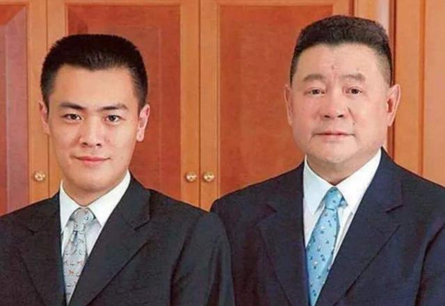 酒店女王身价百亿，爷爷是周大福老板，弟弟在银行还有108亿现金