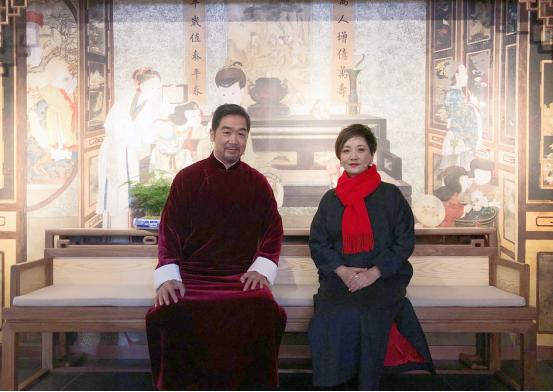 张国立的老婆:张国立与妻子罕见同框，虽结婚三十年，但61岁邓婕仍保养的很好
