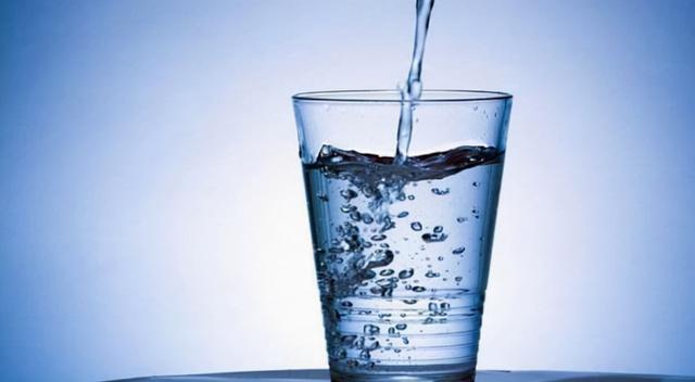 长期喝白开水，与长期喝茶水的人，哪个更健康？医生告诉你实情